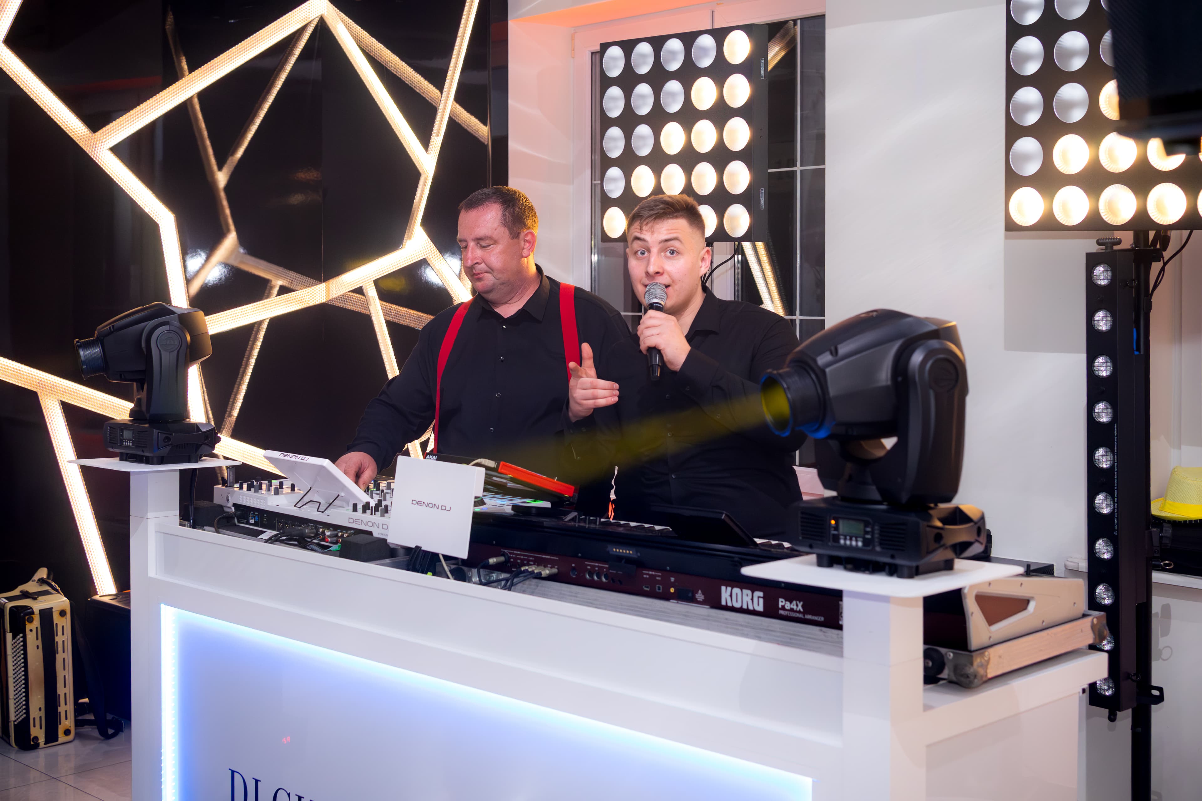 DJ Gucio podczas imprezy